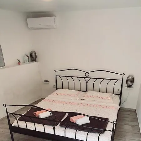 בית נופש Jakov ביבינייה